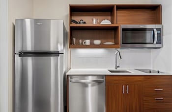 Schreibtisch, laptopgeeigneter Arbeitsplatz, Verdunkelungsvorhänge