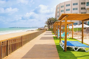 9 outdoor pools, free cabanas, pool umbrellas