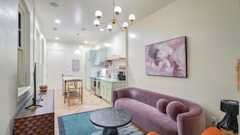 Suite luxueuse, 2 chambres, balcon | 5 chambres, draps en coton égyptien, literie de qualité