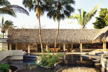 3 piscinas al aire libre, sombrillas, tumbonas