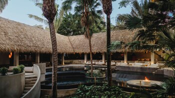 3 outdoor pools, pool umbrellas, sun loungers