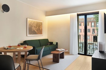 1 habitación, muebles diferentes y cunas gratuitas 