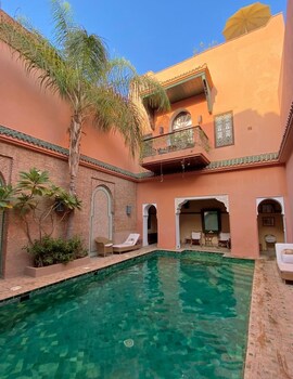 Outdoor pool, sun loungers