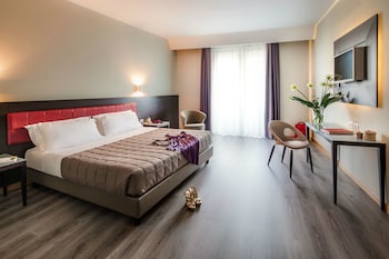 Luxe beddengoed, een minibar, een kluis op de kamer, een bureau