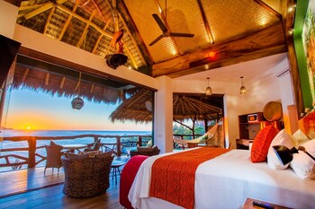 New Tower-Hawk Love Nest Ocean View | Aire de séjour | Téléviseur à écran plat de 55 po avec télévision par cùble, téléviseur
