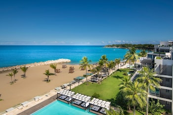 3 outdoor pools, free cabanas, sun loungers