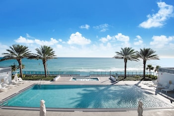 Luxury Corner Apartment, 1 Bedroom, Oceanfront | Beach/ocean view