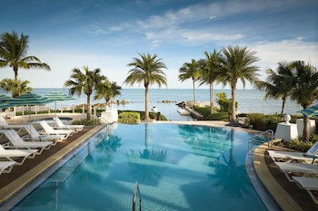 2 piscines extérieures, cabanons gratuits, parasols de plage