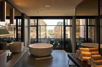 2 か所のバー / ラウンジ、屋上バー