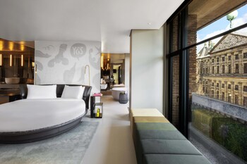 2 bars/lounges, rooftop bar