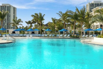 3 outdoor pools, pool umbrellas, pool loungers