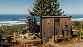 North Peak Dome - Sleeps 2 - Shared Bath | Ropa de cama de alta calidad, edredón y tabla de planchar con plancha