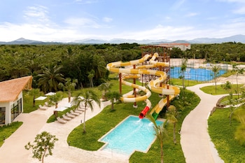 3 outdoor pools, open 7:00 AM to 6:30 PM, pool umbrellas, sun loungers