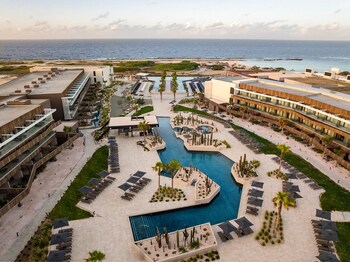 3 outdoor pools
