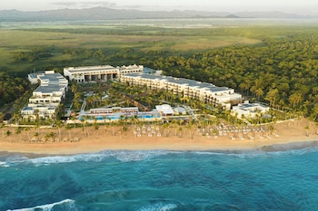 2 outdoor pools, cabanas (surcharge), pool umbrellas