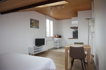 Comfort Studio Suite, 1 King Bed, Non Smoking, Kitchenette | Private kitchenette
