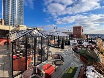 2 من البارات/الاستراحات، بار مشروبات الكوكتيل، بار على السطح