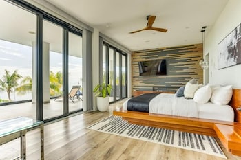 Majesty Villa (4 Bedrooms) w/ Balconies & Sea View | Terrace/patio