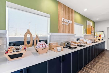 Economy Room, Multiple Beds | Premium bedding, individually decorated, individually furnished, desk