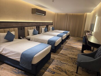 Standard Quadruple Room | Minibar, free WiFi, bed sheets