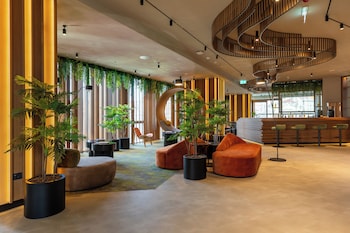 Coin salon dans le hall