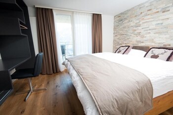 Suite, Balcony, Lake View | Desk, WiFi (free)