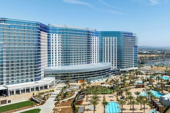 3 outdoor pools
