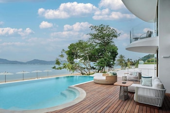 Room, 1 King Bed, Pool Access, Oceanfront | Pool | 2 outdoor pools, free cabanas, sun loungers