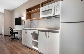 Premium Studio, 2 Queen Beds, Non Smoking, Refrigerator (Microwave) | Premium bedding, laptop workspace, iron/ironing board, free WiFi