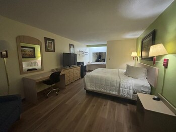 Desk, laptop workspace, iron/ironing board, WiFi (free)