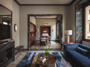 Classic Apartment | Private kitchen | Fridge, microwave, stovetop, dishwasher