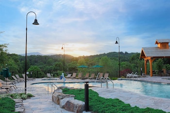 Indoor pool, 3 outdoor pools, pool umbrellas, sun loungers