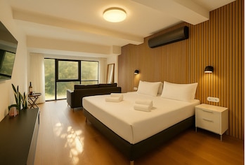 Habitación doble Elite | Ropa de cama de alta calidad, edredón, minibar y escritorio