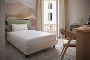 Individually furnished, free cots/infant beds