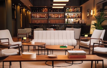 Superior | Minibar, pengeskab på værelset, skrivebord, lydisolering