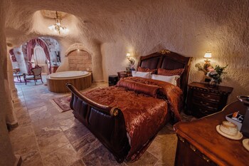 Royal Cave Suite