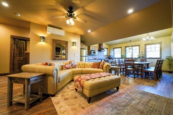 Apartment, Balcony, Mountain View | Iron/ironing board, free WiFi, bed sheets