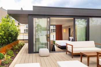 经典双人房, 阳台 | 客房内保险箱、办公桌、隔音、免费 WiFi