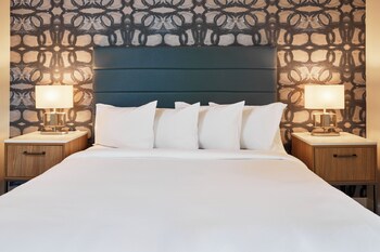 Suite, 1 King Bed, Non Smoking | 1 bedroom, blackout drapes, free WiFi, bed sheets