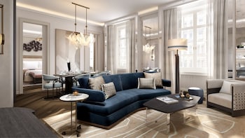 2 restauranter, frokost, lunsj og middag serveres, sjømat