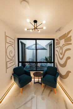 Barraca luxo | Cofres nos quartos, escrivaninha, espaço de trabalho para notebook