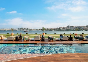 Indoor pool, 4 outdoor pools