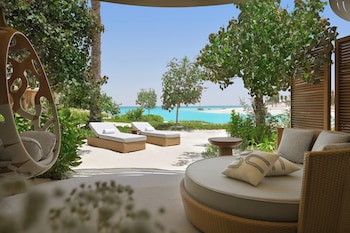 Daunenbettdecken, Minibar, Zimmersafe, Schreibtisch