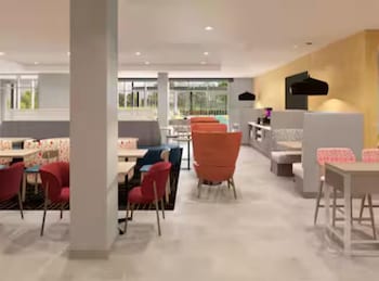 Buffet déjeuner gratuit tous les jours