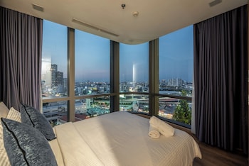 Luxury Apartment, 2 Bedrooms, Balcony, City View | 1 bedroom, hypo-allergenic bedding, minibar, desk