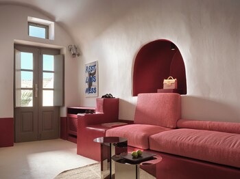 In-room safe, blackout curtains, free WiFi