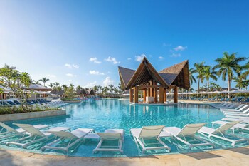 9 hồ bơi ngoài trời, lều (phụ phí), dù/ô trên bãi biển/hồ bơi 