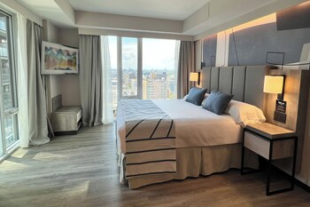 Deluxe Suite, 1 King Bed with Sofa bed (Senior)