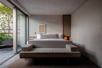 Design Studio Suite, 1 King Bed, Hot Tub, Ground Floor | View from room
