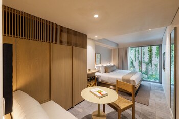 Superior Studio Suite, 1 King Bed, Balcony | Balcony